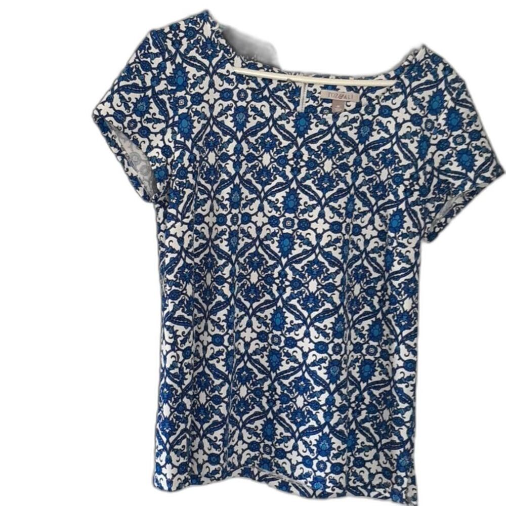 roz ali top m blue white paisley print summer short sleeve knit blouse shirt